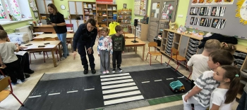 f7b70e9a-f0e1-49ad-a390-569296077663